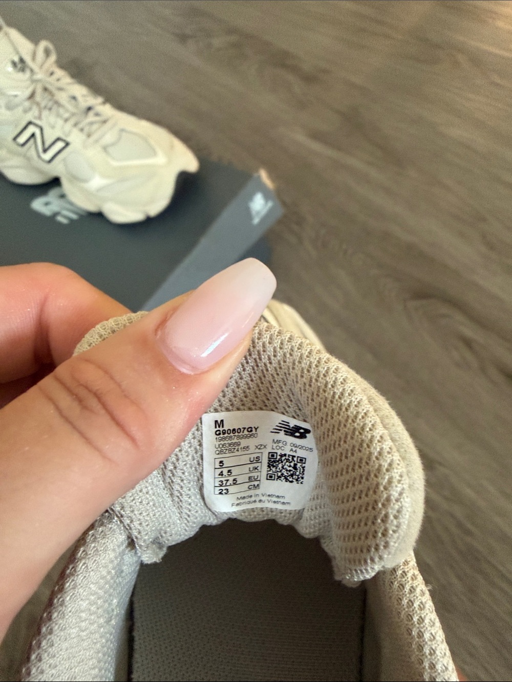 New Balance 9060 Beige Sneakers - Picture 5 of 5